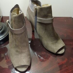 Elegant Tan Suede Ankle Boots